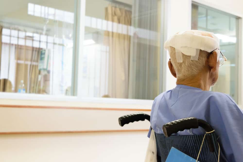 Chăm sóc bệnh nhân chấn thương sọ não và phòng ngừa té ngã