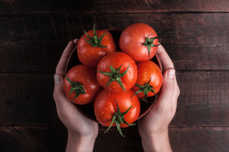 Đừng quên cà chua khi băn khoăn rối loạn tiền đình nên ăn gì?