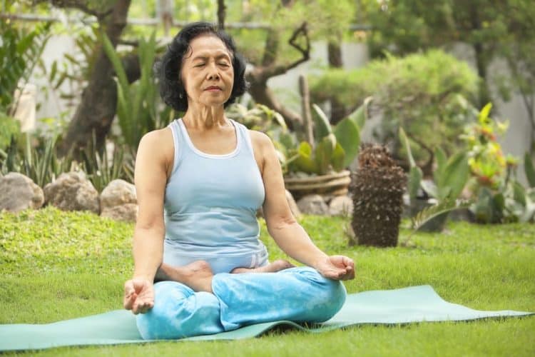 Bài tập yoga chữa run tay và cải thiện sự dẻo dai