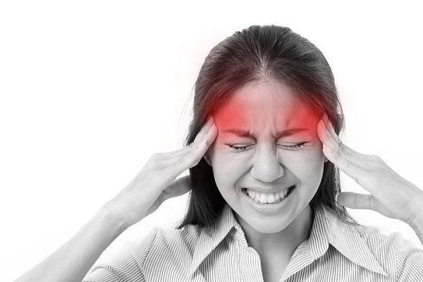 Đau đầu dữ dội là một trong những cảm giác khi bị đột quỵ
